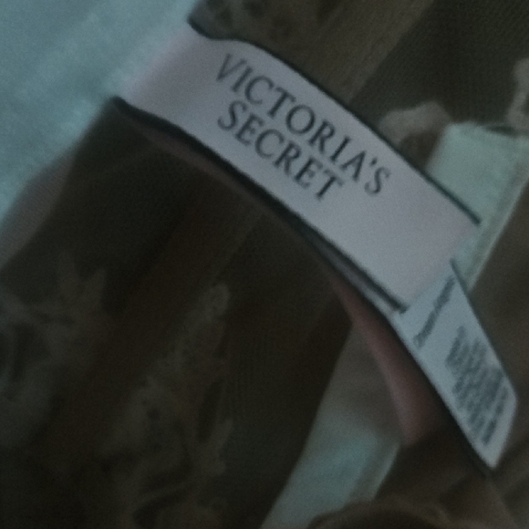 Victoria's Secret Sheer Lace Bra in White - Picture 5 of 6